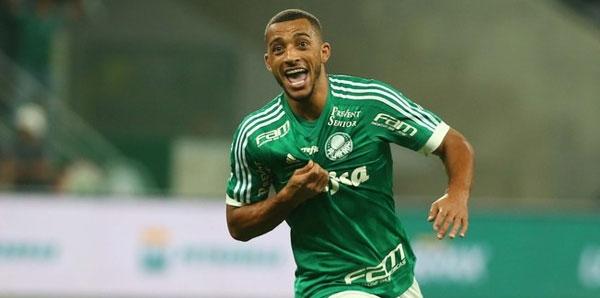 <p><strong>Vitor Hugo:</strong> Cimbom Brezilyalı stoper için 5 milyon Euro bonservis ödemeye hazır. Palmeiras'ın 8 milyon Euro'da indirim yapması bekleniyor.</p>
