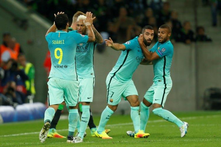 <p>Ünlü İspanyol gazetesi, "Arda Barcelona'dır" manşeti atarken, haberde milli oyuncunun oyuna girmesi ile takımı ateşlediği ve galibiyetteki en önemli pay sahibi olduğu yazıldı.</p>

