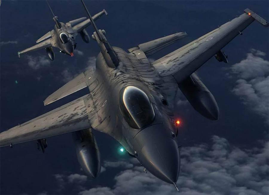 <p><strong>F-16</strong><br />
İlk Türk yapımı F-16C uçağının Ekim 1987'de teslim edildiği Hava Kuvvetleri Komutanlığında yapılan planlamaya uygun olarak 4'üncü, 6'ncı, 9'uncu,<br />
8'inci ve 5'inci ana jet üs komutanlıklarının F-16 uçakları ile modernizasyonu gerçekleştiriliyor. Komutanlık envanterinde yaklaşık 240 adet F-16C/D uçak bulunuyor.</p>