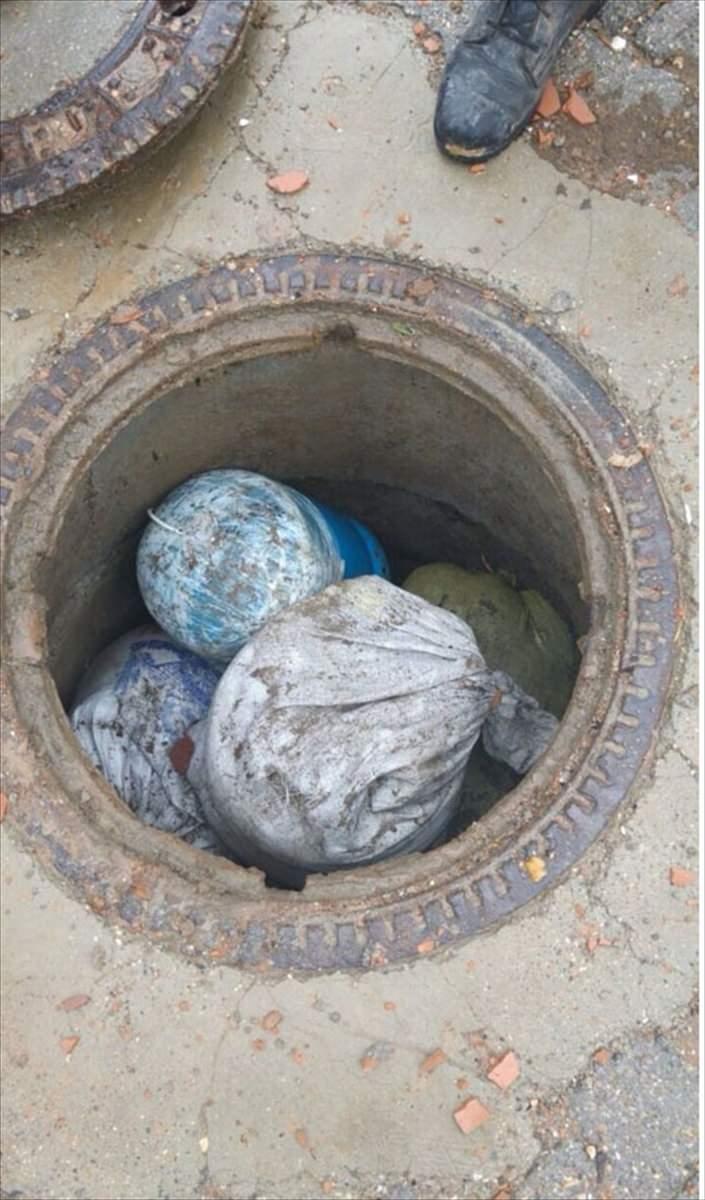 <p>Şırnak'ın Silopi ilçesinde devam eden operasyonlarda vatandaşların arasına karışarak kaçmaya çalışan 24 terörist yakalandı, etkisiz hale getirilen teröristlerin sayısı 119'a yükseldi. </p>