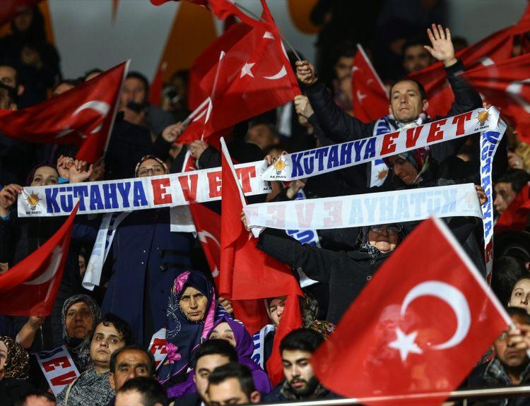 <p>Sosyal medyada oluşturulan, ’DaimaMilletKararımızEvet’ hastanginden ise vatandaşlar paylaşımlarını yaptı.</p>