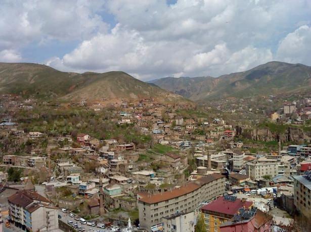 <p>Bitlis</p>

<p>84 Öğretmen</p>

<p><a href="http://www.haber7.com/foto-galeri/40159-iste-kamuda-ihrac-edilenlerin-tam-listesi/p1" target="_blank"><strong><span style="color:rgb(255, 215, 0)">İŞTE İHRAÇ EDİLENLERİN TAM LİSTESİ</span></strong></a></p>
