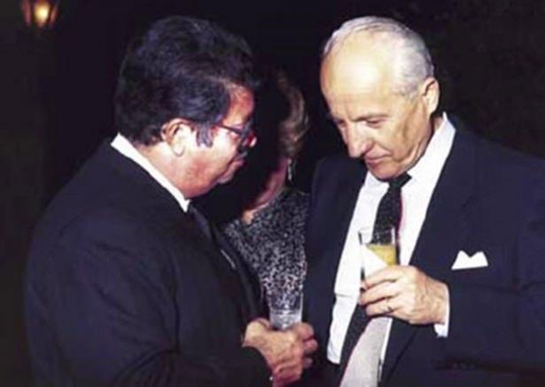 <p>Demirel, Ecevit ve Erbakan önce Hamzakoy'a ardından da Zincirbozan'a sürgün edildi, parlamento ve siyasi partiler kapatıldı, siyasetçilere yasak koyuldu.</p>
