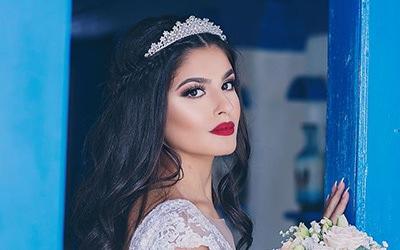 <p><strong>Akrep burcu </strong></p>
<p>Kadınsı olmayı ve dikkat çekmeyi seven akrep kadını, dumanlı göz makyajı ve dikkat çekici dudak makyajlarını tercih edebilir.</p>