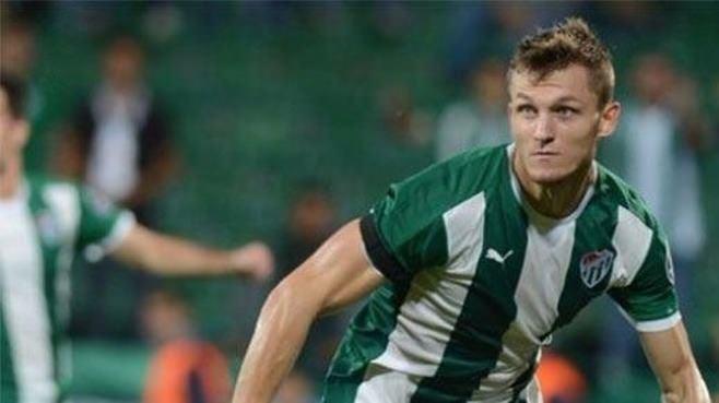 <p>Yeni Malatyaspor, irtibat halinde olduğu Bursaspor’un santrforu Tomas Necid’le prensipte anlaştı. Yeşil- Beyazlı kulüple görüşmelerini sürdüren Malatyaspor, oyuncunun bonservisi konusunda da önümüzdeki günlerde el sıkışacak. Kaynak: Fanatik</p>

