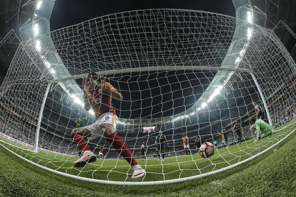 <p><strong>Eren Derdiyok’un golü</strong><br />
<br />
Spor Toto Süper Lig'in 5. haftasında Beşiktaş ile Galatasaray, Vodafone Arena'da karşılaştı. Galatasaray'ın golünü atan Eren Derdiyok sevinç yaşadı.<br />
<br />
<strong>Salih Zeki Fazlıoğlu</strong></p>
<p> </p>