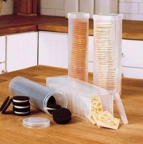 <p>Kraker Kutusu</p>
<p>Kraker ve kurabiyelerinizin bu plastik kapların içinde daha uzun süre taze kalmasını sağlayabilirsiniz.</p>