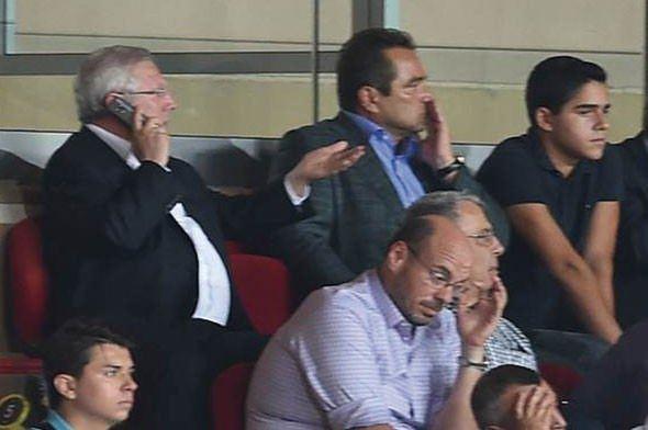 <p>Aziz Yıldırım, Hasan Çetinkaya ve oyuncular arasındaki bu üçgen sonrası Fenerbahçe ortasahası ikinci yarıya daha diri başladı. Ancak bu uyarı Fenerbahçe'nin elenmesinin önüne geçemedi.</p>
