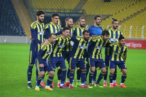 <p><strong>GÖKHAN ÜNAL FENER'E KARŞI</strong></p>
<p>Menemen Belediyespor'un kadrosunda Gökhan Ünal ve İbrahim Dağaşan gibi uzun yıllar Süper Lig'de forma giyen tecrübeli isimler de var.</p>