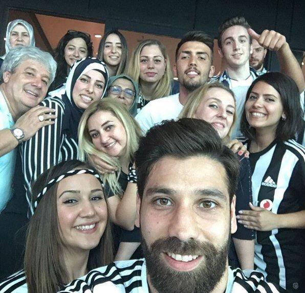 <p>Olcay Şahan ve ailesi</p>
