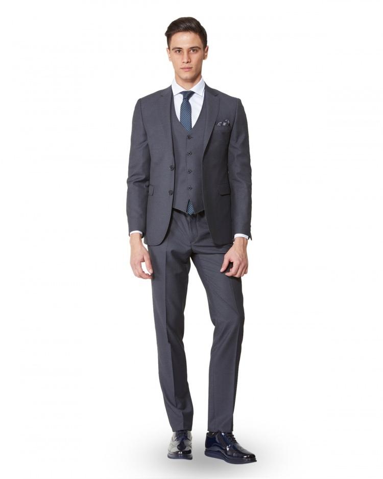 <p>Süvari Dokulu Yelekli Klasik Takım Elbise</p>
<p><strong>349.95 TL</strong></p>