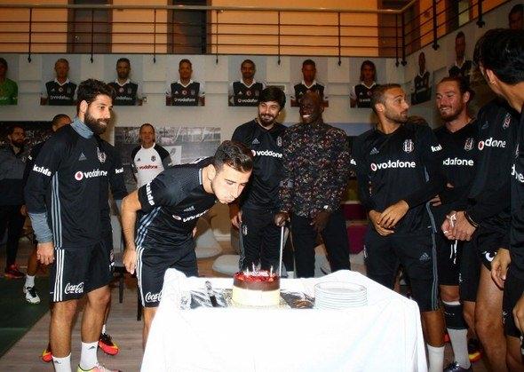 <p>Senegalli futbolcu, Oğuzhan Özyakup'un doğum günü kutlamasına katıldı.</p>
