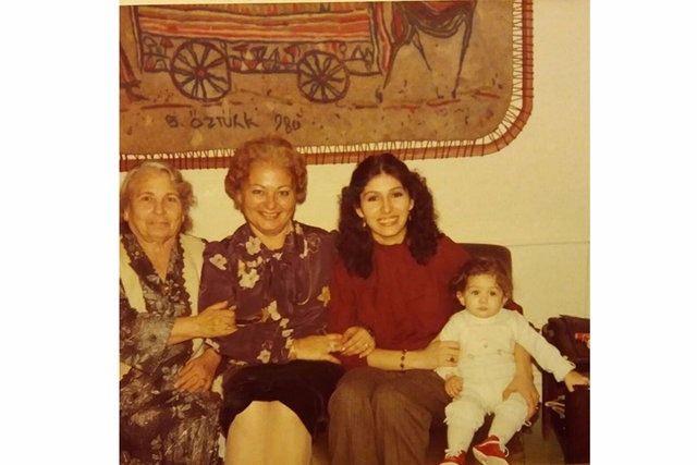 <p>Özge Borak</p>

