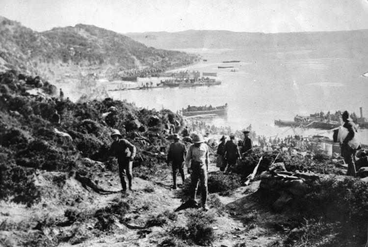 <p><span style="color:#D3D3D3"> "On altı zırhlı, Boğaz’a hücum ettiler. Ateş açtık. On mermi kadar attık. ​</span></p>
