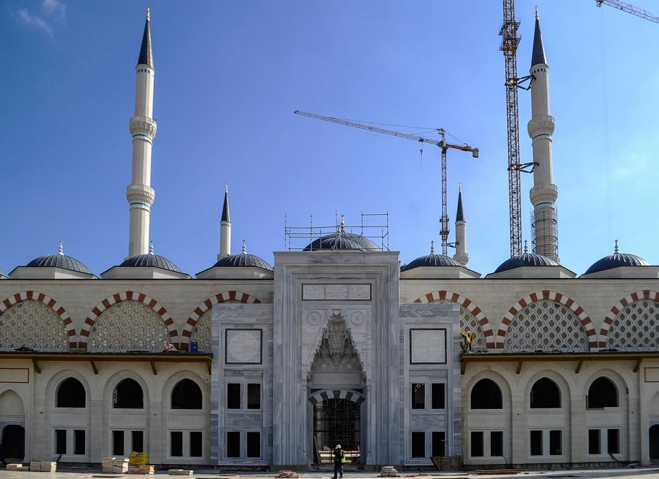 <p>Temeli 6 Ağustos 2013 yılında atılan Çamlıca Camii'nde gelinen son durum İhlas haber Ajansı (İHA) muhabirinin karelerine yansıdı.</p>
