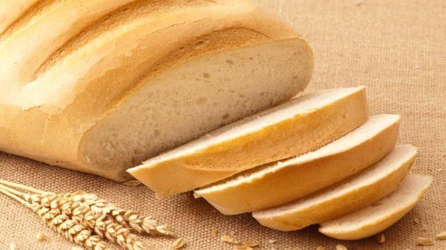 <p><strong>1 dilim beyaz ekmek: </strong>90 kcal</p>
