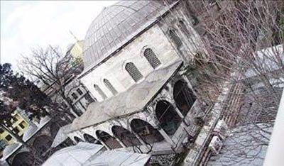 <p>Fatih Külliyesi İstanbul’a Türk döneminin karakteristik görünümünü kazandıran büyük külliyeler dizisinin ilk halkasıdır.</p>
<p> </p>