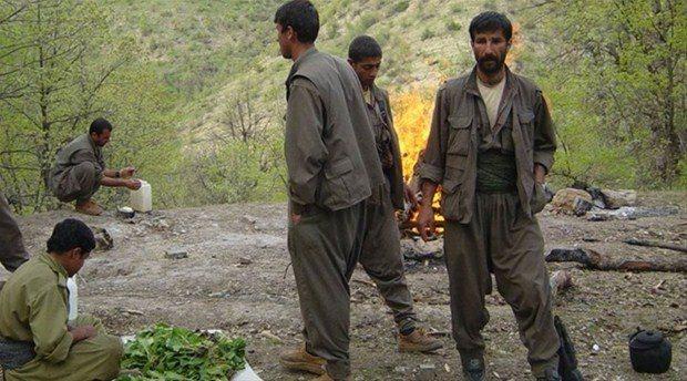 <p>5’te 4’lük oran PKK için çok yıkıcı. İlk kez bu kadar çok kayıp verdiler. Buna rağmen Kandil Türkiye’deki 800 kişiye saldırın talimatları gönderiyor. Yurt içindeki teröristlerin (800 kişi) ülkeyi terk etmeyi düşünmedikleri bilgisi de kesinleşmiş durumda.<br />
<br />
-Son 5 aydır şehirlerden, ilçelerden dağa terörist devşiremiyorlar.<br />
<br />
-Irak ve Suriye’deki teröristlerini Türkiye’ye gönderemediler.</p>
