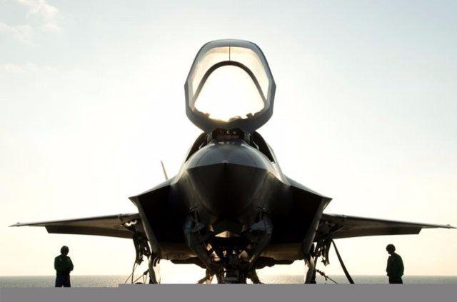 <p>Kale Grubu'ndan yapılan yazılı açıklamaya göre, dünyanın en önemli savunma projelerinden Müşterek Taarruz Uçağı Programı çerçevesinde geliştirilen F-35’in ana sorumlusu Lockheed Martin, Türkiye'ye teslim edilecek ilk uçağın montajını ABD'nin Marietta kentindeki merkezinde düzenlediği törenle başlattı.</p>

<p> </p>
