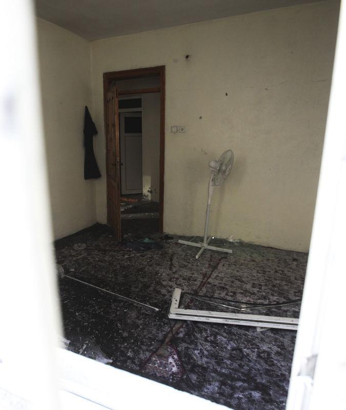 <p>6- Bu bölgede AK Parti %45, HDP % 41 oy almasına rağmen, HDP'nin ölenleri 'Kürt' diye hemen sahiplenmesini, cenaze sahibi pozisyonuna girmesini, hemen 26 ilde eylen kararı almasını, hastane ve cenaze törenlerinde Gaziantepli olmayan bir grubun “Katil AKP, Katil Erdoğan” diye sloganların atılmasını, günlerdir sessiz olan HDP ve PKK hesaplarının aktive olmasını, gösteriler yapılmasını dikkatle inceleyin.</p>
