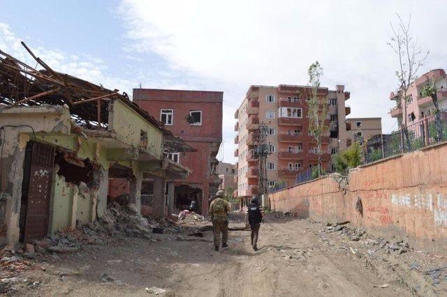 <p>  21 güvenlik görevlisi şehit oldu. </p>

<p> </p>
