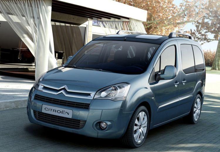 <p><span style="color:#D3D3D3">Citroën’in, ticari araç segmentindeki önde gelen modeli Berlingo’nun tüm seçeneklerinde Ağustos ayı boyunca indirimler sunuluyor. </span></p>
<p><span style="color:#D3D3D3">Versiyona göre 4.300 TL’den başlayan indirimler, Berlingo Combi 1.6 HDI 115 HP Selection modelinde 12.500 TL’ye kadar çıkıyor. </span></p>