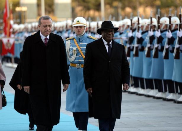 <p>Cumhurbaşkanı Recep Tayyip Erdoğan , resmi ziyaret için Türkiye'de bulunan Mali Cumhurbaşkanı İbrahim Ebubekir Kitta'yı  resmi törenle karşıladı.</p>

<p> </p>

<p> </p>
