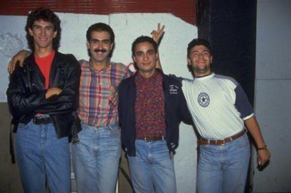 <p>1998 yılının başında Gökhan Semiz bir trafik kazası sonucu yaşamını yitirince grup müzik kariyerine uzun bir süre ara verdi.</p>
<p> </p>