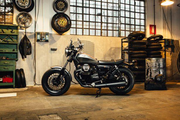 <p>Moto Guzzi V9 Roamer ve Moto Guzzi V9 Bobber’ın fiyatı 12.990 euro olarak belirlenmiş.</p>