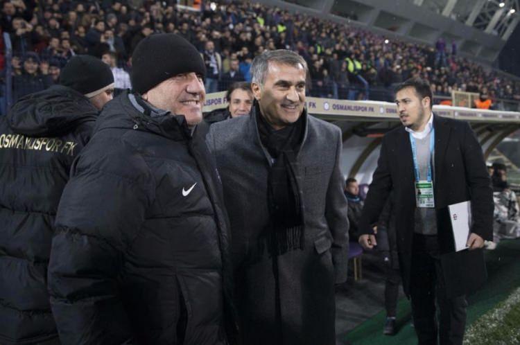 <p><strong>TEK BAŞINIZA KAYBEDİN</strong></p>

<p>Türkiye Futbol Federasyonu Olağan Üstü Genel Kurul Kongresinde Şenol Güneş, şike Olayları ile ilgili; "Takım olarak kazanın da ya da tek başınıza kaybedin"</p>
