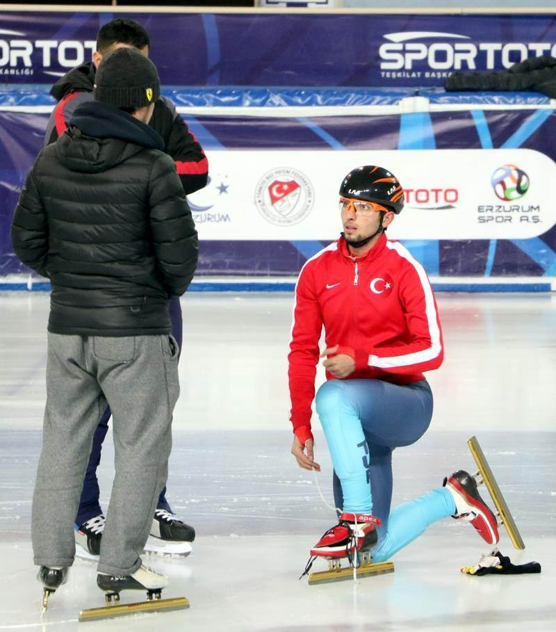 <p>"Babam bu şekilde, büyük zorluklar çekerek bizi yetiştirdi. Spora başlamadan önce de babamla birlikte hayvanlara bakıyordum. Okul ve antrenmanım olmadığı zamanlarda da yine gelip babama yardımcı olmaya çalışıyorum. İki kardeşim de şimdi köyde sürünün çobanlığını yapıyor. Boş zamanlarımda ben de onların yanına gidiyorum ve yardımcı oluyorum. Şimdi ben milli sporcu oldum. Ödüllerim ve sağlanan imkanlarla aileme destek olmaya çalışıyorum." </p>
<p> </p>