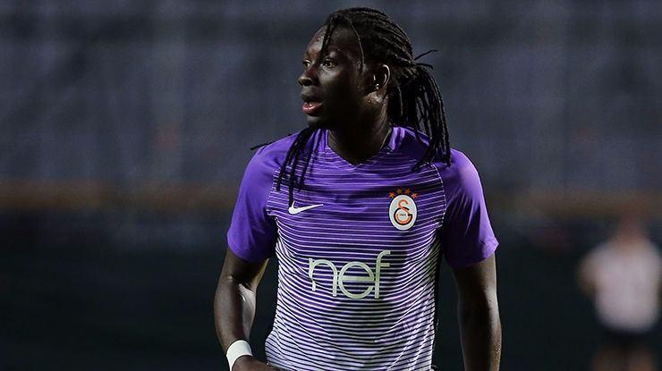 <p>Kameni gitti ve Gomis’in durumunu bildiği, gördüğü için hemen bir krampon aldı.</p>
