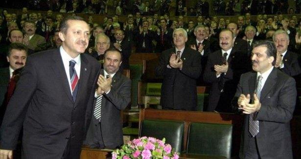 <p>Aralarında Abdullah Gül, Bülent Arınç, Abdüllatif Şener, Cemil Çiçek, Abdülkadir Aksu ve Hayati Yazıcı gibi isimlerin yer aldığı grup, Anadolu'nun farklı bölgelerinde yeni oluşum için halkın nabzını yoklamaya başladı.</p>
