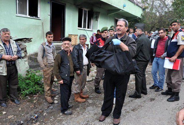 <p>İki kardeşin duman zehirlenmesi mi yoksa vücutlarındaki ciddi sayılmayan yanma sonucu mu öldükleri otopside belirlenecek. Yangınla ilgili soruşturma başlatıldı. </p>