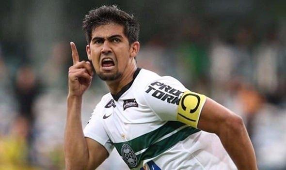 <p><strong>LEANDRO ALMEIDA - PALMEIRAS</strong><br />
<br />
Kartal'da stoper listesine giren son isim Leandro Almeida. 29 yaşındaki futbolcu menajerler aracılığıyla siyah-beyazlı kulübe önerildi. Beşiktaş cephesi bu isme fazla sıcak bakmasa da alternatif olarak listede.</p>