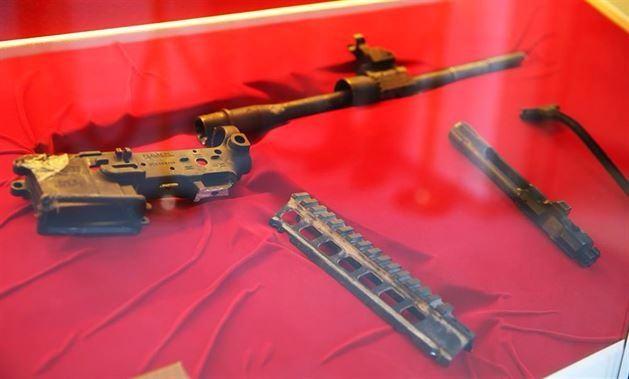 <p>Bombaların hedefi olan Özel Harekat Daire Başkanlığı'nda şehit düşen personelin üzerlerinden çıkan silah ve kişisel eşyalar, oluşturulan müzede sergileniyor.</p>
