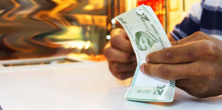 <p>Öte yandan, çalışanlar adına bireysel emeklilik sözleşmesine ödenecek katkı payı, çalışanın prime esas kazancının, yani bir anlamda brüt ücretinin yüzde 3’ü kadar olacak. Çalışan isterse bu miktarı artırabilecek. Katkı payını artıran çalışanın ileride sistemden alacağı aylık veya toptan para daha yüksek olacak. </p>
