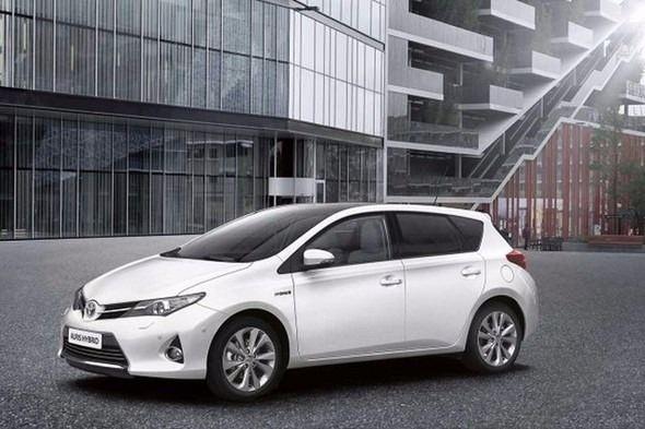 <p><strong>Toyota Auris 1.4 D-4D 90HP </strong><br />
<br />
Yakıt tipi: Dizel <br />
<br />
Ortalama yakıt Tüketimi(100km): 4.6 litre</p>