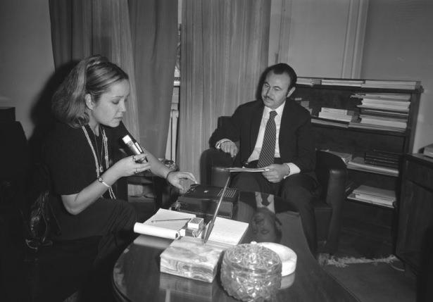 <p> Aralık 1973'te Devlet Bakanı İlhan Öztoprak ile röportaj yapan AA Muhabiri Nalan Seçkin... </p>
