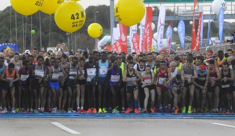 <p><strong>Parkur</strong><br />
<br />
15 Temmuz Şehitler Köprüsü gişelerin yaklaşık 250 metre gerisinden başlayan maratonda atletler, köprüyü geçtikten sonra, Beşiktaş sapağından ayrılarak Barbaros Bulvarı’ndan Beşiktaş’a inecek ve sahil yolunu izleyerek Karaköy’e ulaşacak.</p>