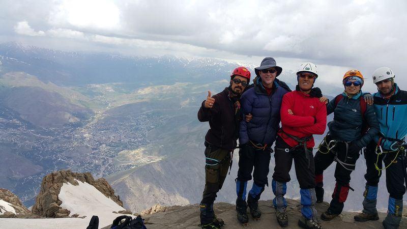 <p>Dağcılar, terör dolayısıyla insanların korkutulduğu ve turizmin baltalandığı Hakkari'nin bir doğa harikası olduğunu vurguladı.</p>

<p> </p>
