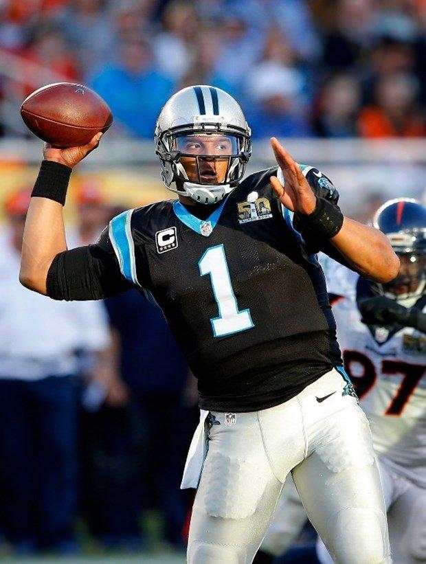 <p>Cam Newton</p>
<p>Cam Newton - Amerikan Futbolu - 53.1 milyon euro <br />
<br />
Kazancı: 41.1 milyon euro<br />
Sponsorluk geliri: 12 milyon euro</p>