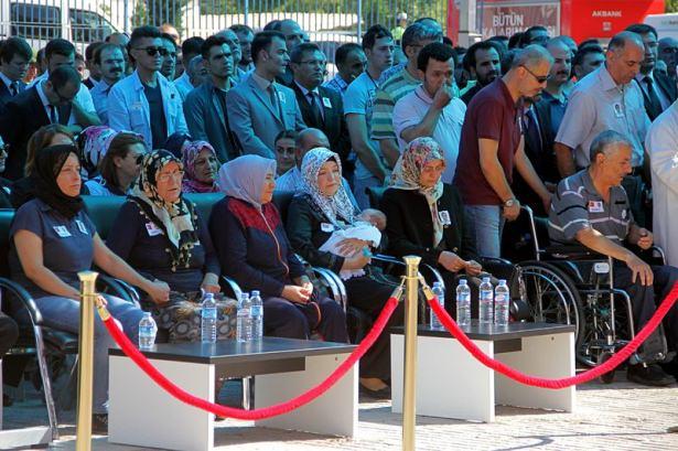 <p>Törenin ardından şehit Kale'nin cenazesi defnedilmek üzere Adana'ya uğurlandı.</p>
