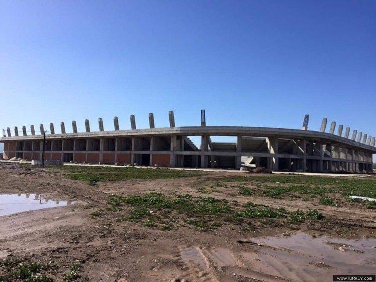 <p>Yeni Akhisar Stadı<br />
Kapasite: 12.000</p>