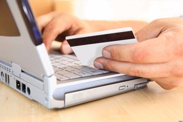 <p><strong>6. Mesafeli sözleşme bulunmuyorsa… </strong></p>
<p>Online alışveriş siteleri mesafeli satış sözleşmesi ve ön bilgilendirme formu sunmak zorundadır. Eğer alışveriş yapılan e-ticaret şirketi bu sözleşmeleri sunmuyorsa, bu sitelerden alışveriş yapmayın.</p>