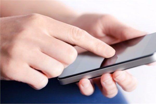 <p><strong>GPS kapatılmalı</strong><br />
Lokasyon bazlı 24 saat açık kalan uygulamalar kullanmıyorsanız, arabanızdan inip navigasyon uygulamanızı kapatırken GPS’sinizi da kapatın. Ana ekrana pratik bir GPS açama/kapama düğmesi ekleyin.</p>
