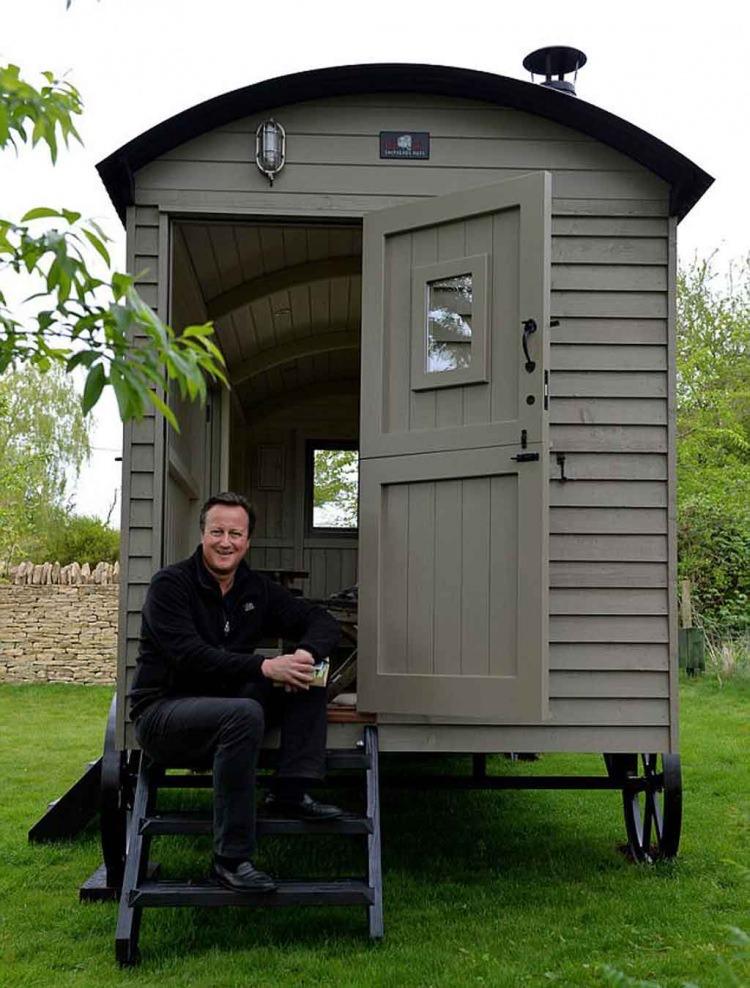 <p>Daily Mail, Cameron'un kulübeyi kitap yazma alanı olarak kullanmak istediğini, Cameron'un çocuklarının da evin bahçesindeki kulübeyi kullanmak istediğini yazdı.</p>
