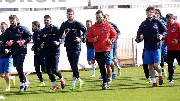 <p>Ancak her fırsatta 50. yılında şampiyonluk hedeflediğini açıklayan Trabzonspor Kulübü, gelecek sezon kadrosunu güçlendirmek için takive yapmak zorunda kalabilir. Bu nedenle de kaynakların ne ölçüde kullanılıp, dengenin bozulup bozulmayacağı da merak konusu..</p>
