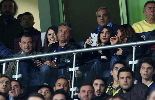 <p>SADETTİN SARAN DA MAÇTAYDI<br />
<br />
Fenerbahçe'nin eski yöneticilerinden Sadettin Saran Kardemir Karabükspor maçını locadan takip etti. Saran'a taraftarlar büyük ilgi gösterdi.</p>