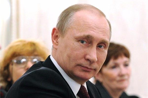<p>Rusya Devlet Başkanı Vladimir Putin geçen hafta kendisi dahil ülkedeki yöneticilerin maaşlarında yüzde 10 indirim yaptı. Bu dünyanın diğer liderlerinin maaşlarını akıllara getirdi. CNNMoney sitesi, dünyanın önde gelen liderlerinin maaşlarını açıkladı. Listenin zirvesinde ABD Başkanı Obama yer alıyor.</p>

<p> </p>
